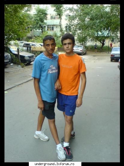 mah in poza de mai jos sunt asa crezor in stanga si 50cent in dreapta poze cu noi